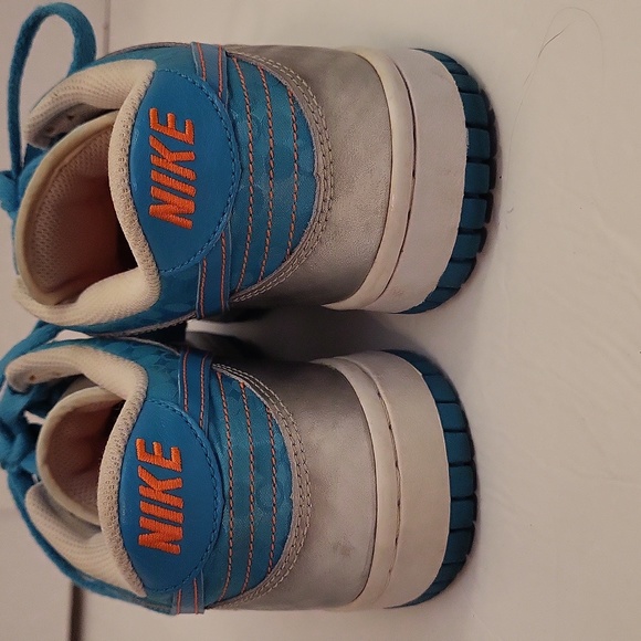 EUC Nike Leather Sneakers in Silver and Blue, Youth 7, UK 6 - Picture 4 of 9